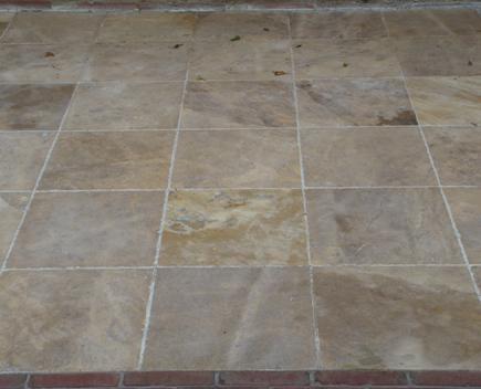 BEIGE NATURAL STONE SAND-BLASTED AND DRUMMED, 40X40X2 CM. 