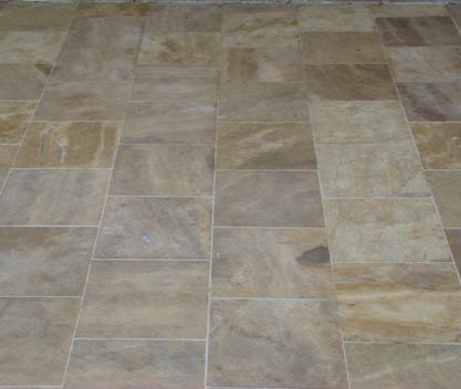 BEIGE NATURAL STONE SAND-BLASTED AND DRUMMED, 30X30X2 CM. 