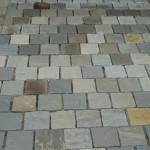 PAVE EN GRES GRIS NUANCE  14/14/4-6 CM.