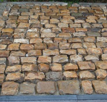 VIEUX PAVES EN GRES (TETES DE RENARD)