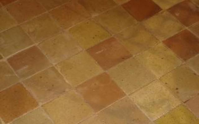 OLD MAINLY YELLOW, PINKISH FLAMED TERRACOTTA TILE 20X20 CM.