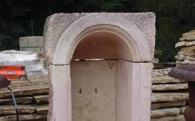 OLD ALCOVE IN FRENCH LIMESTONE